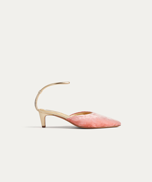 court shoe in velvet and silk set on a slender heel